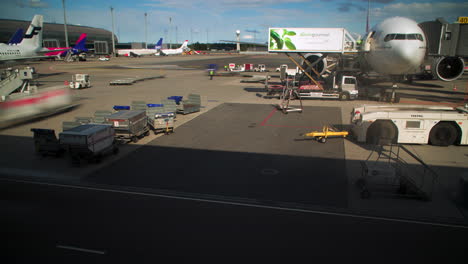 Timelapse-Del-Avión-Que-Llega-A-La-Terminal-Del-Aeropuerto-De-Oslo