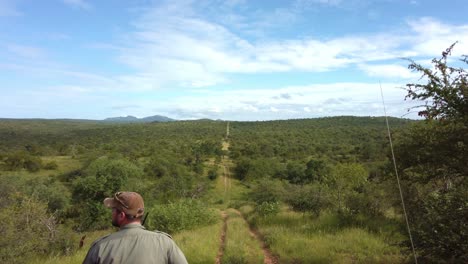 Panoramic-view-of-safari-path,-guide-in-foreground