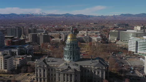 Aerial-drone-footage-of-the-State-Capitol-and-surrounding-buildings-in-downtown-Denver,-Colorado