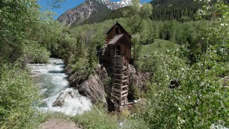 Panning-shot-of-Crystal-Mill-Colorado-in-the-summer