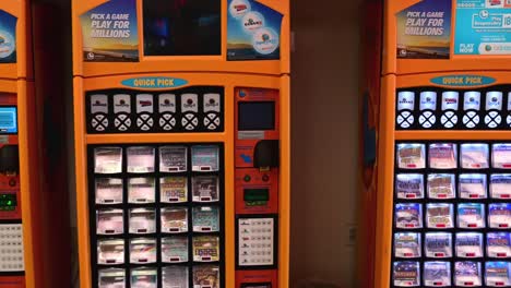 Rubbellose,-Lotterieautomaten,-Schwenkaufnahme