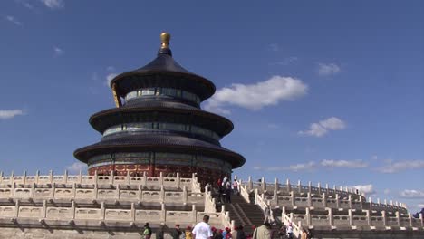 Tourists-visiting-The-Hall-of-Prayer-for-Good-Harvests,Temple-Of-Heaven,-Beijing,-China