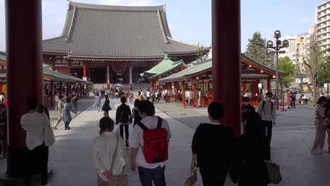 Cinematic-approach-towards-Senso-ji-Shrine-in-Tokyo-with-many-tourists