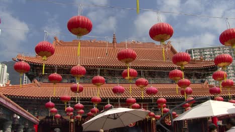 Paper-lanterns-at-Wong-Tai-Sin-Temple-in-Hong-Kong,-China