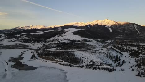 4K-drone-video-of-sunrise-on-the-summit-of-the-Rocky-Mountains-in-Colorado-during-the-winter