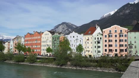 Mietshäuser-In-Innsbruck,-Am-Fluss-Inn,-Im-Herzen-Der-Alpen