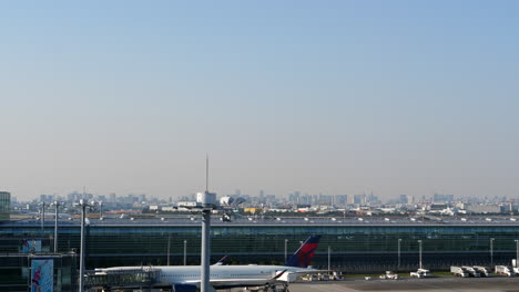 Turbojet-passenger-airplane-departing-from-Tokyo-International-Airport