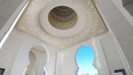 Elegantes-Interieur-Der-Großen-Scheich-Zayid-Moschee-Scheich-Zayid-Moschee-In-Abu-Dhabi,-Vereinigte-Arabische-Emirate
