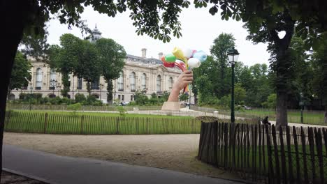 Static-Shot-of-Jeff-Koons'-tulips-Art-Peace-Honoring-Paris-Attacks-Victims-Nearby-Petit-Palais-museum-and-Trocadero,-Paris-France