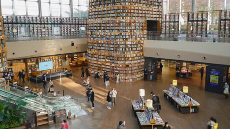People-in-Starfield-Library-in-Coex-Mall-in-Gangnam-District,-Seoul-city,-Korea---tilting-zoom-out-timelapse
