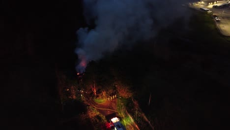 Luftaufnahme-Eines-Hausbrandes-In-Abbotsford,-Britisch-kolumbien,-Kanada-Am-26.11.2021