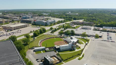 Baseball--Und-Softballstadion-Der-Universität-Von-Missouri-Im-Sommer