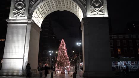 Weihnachtsbaum-Im-Washington-Square-Park,-New-York