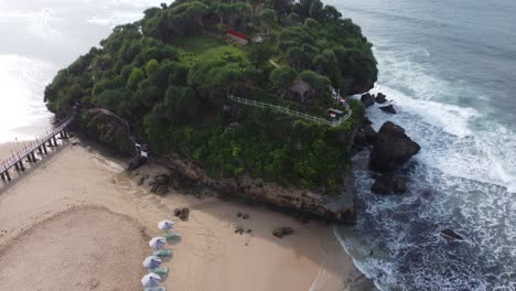 Wunderschöner-Tropischer-Strand-In-Yogyakarta,-Indonesien.-Luftaufnahme