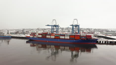 Aerial-view-of-cranes-ready-to-unload-cargo-from-a-container-ship-in-port