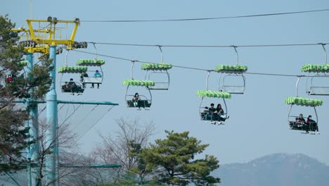Riding-Chairlift-At-Seoul-Grand-Park-In-Gwacheon,-South-Korea