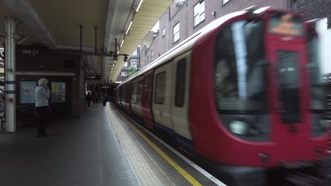 Met-Line-Train-Arriving-From-Inside-Tunnel-At-Finchley-Road-Station-Onto-Platform-On-12-May-2022