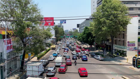 Morgenstau-Entlang-Der-Avenda-Patriotismo-In-Mexiko-Stadt