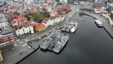 Sechs-NATO-Kriegsschiffe-An-Bord-In-Stavanger,-Norwegen,-Bereiten-Sich-Auf-Die-Nächste-Reise-Vor