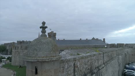 Drone-footage-of-the-town-hall-of-Saint-Malo,-Bretagne,-France