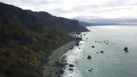 Wide-drone-shot-of-Northern-California-coast,-Birdseye-view-of-ocean-and-forests