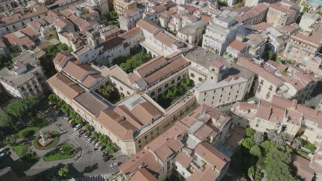 Slow-aerial-flyover-of-buildings-in-Sorrento,-Italy