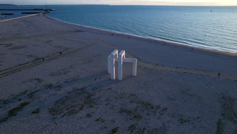 White-Concrete-Sculpture-By-Lang-And-Baumann-On-The-Beach-In-Le-Havre,-France
