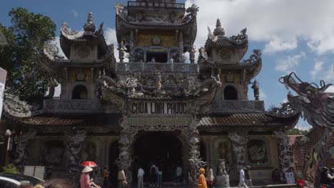Una-Hermosa-Vista-De-La-Pagoda-Linh-Phuoc