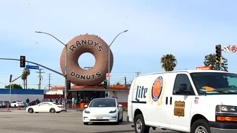 Street-view-time-lapse-featuring-Randy's-Donuts-famous-bakery-and-landmark-in-Inglwood,-California
