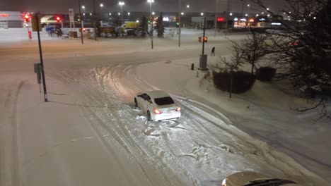 Cars-skidding-on-the-ice-and-snow-on-roads-in-Toronto