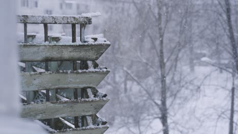 Terrasse-Mit-Schneefrost-Während-Des-Winterschneesturms,-Statische-Ansicht,-Konzeptionell