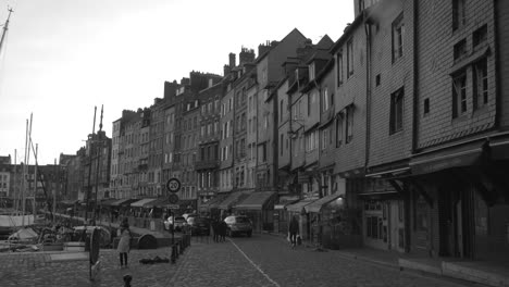 Monochrome-Of-The-Historic-Port-City-Of-Honfleur-In-Normandy,-Northwestern-France
