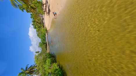 Smaragdgrünes-Wasser-Am-Tropischen-Strand-Von-Playa-Arroyo-Salado-In-La-Entrada,-Dominikanische-Republik