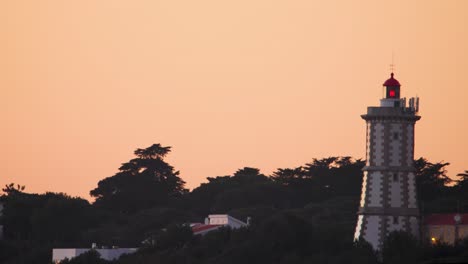 Portugal,-Leuchtturm-Sonnenuntergang-Dolly-In