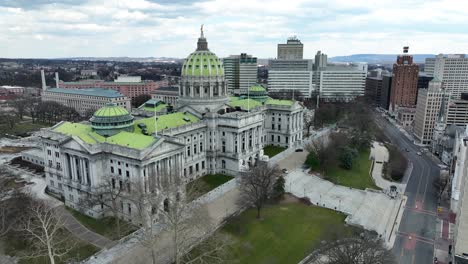 Pennsylvania-Capitol-Building-In-Harrisburg,-Pennsylvania