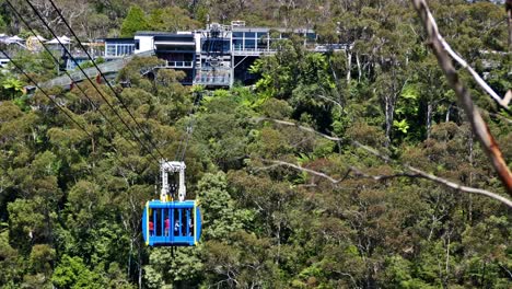 Traversing-Jamison-Valley-in-a-cable-car-at-a-former-coal-mine-complex-in-Katoomba,-NSW,-Australia