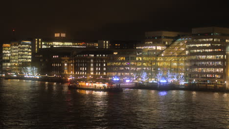 Panorama-Enthüllung-Der-Berühmten-London-Tower-Bridge-über-Die-Themse-Bei-Nacht-Im-Vereinigten-Königreich