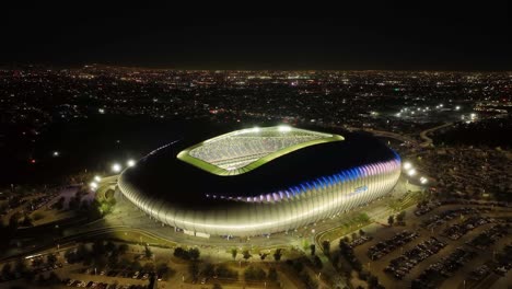 Luftaufnahme-Vom-Estadio-BBVA-Stadion,-Nacht-In-Monterrey,-Mexiko-–-Rückzug,-Drohnenaufnahme
