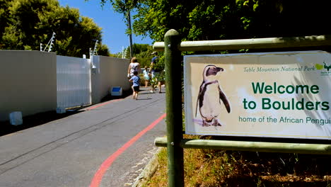 Welcome-board-to-Boulders-beach-with-its-penguin-colony,-Simon's-Town