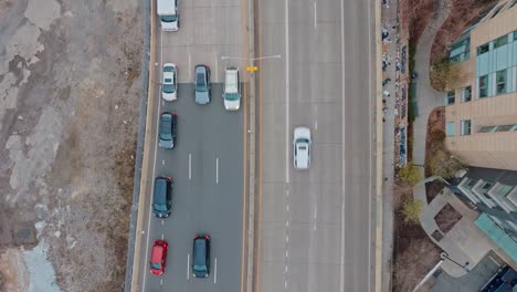 Cars-drive-on-the-FDR-in-New-York-City,-top-down-overhead-with-4K-drone,-day