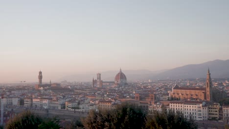 Overlooking-the-city-of-Florence,-Italy