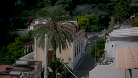 Calle-En-Praiano,-Italia-En-La-Costa-De-Amalfi