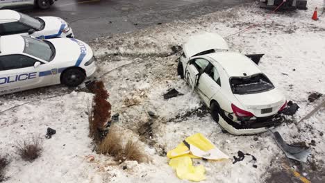 Polizeimobile-Mit-Autowrack-Am-Ort-Eines-Verkehrsunfalls-In-Brampton,-Kanada