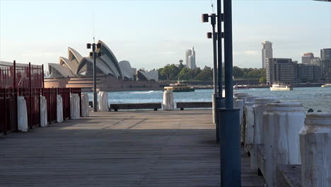 Promenade-Neben-Dem-Hafen-Von-Sydney,-Australien