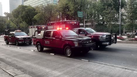shot-of-Mexico-City-fire-truck-waiting-to-move-forward