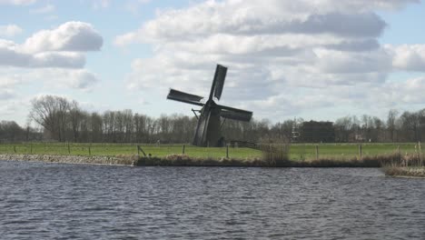 Traditional-Dutch-Windmill-Knipmolen-Situated-On-A-Canal-In-Voorschoten,-Netherlands