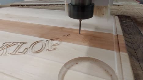 CNC-Router-Carving-Text-Onto-Wooden-Plate