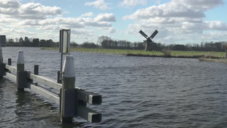 Historic-Dutch-Windmill-Knipmolen-In-The-Town-Of-Voorschoten-In-South-Holland,-Netherlands