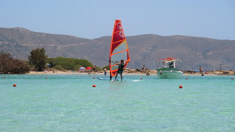 Deportes-Acuáticos,-Windsurf-En-Cámara-Lenta-Verano,-Playa-Elafonissi,-Creta
