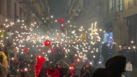 Correfocs-in-Barcelona-typical-folk-festival-with-fireworks,-fire-runners